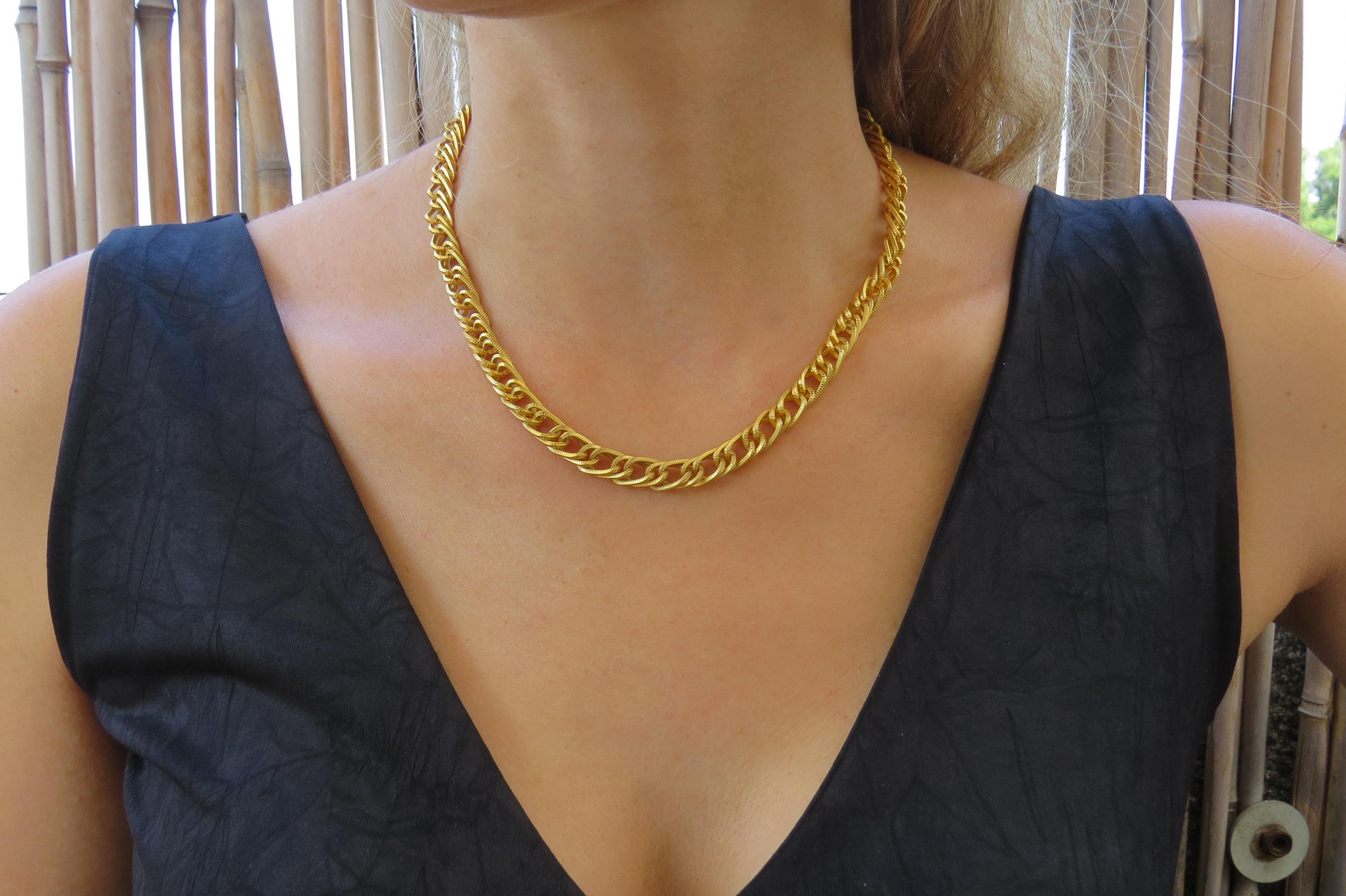 chunky chain necklace outfit